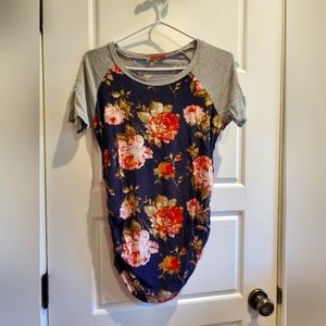 ❤️‍🔥4 for $20Hello MIZ maternity tee size M